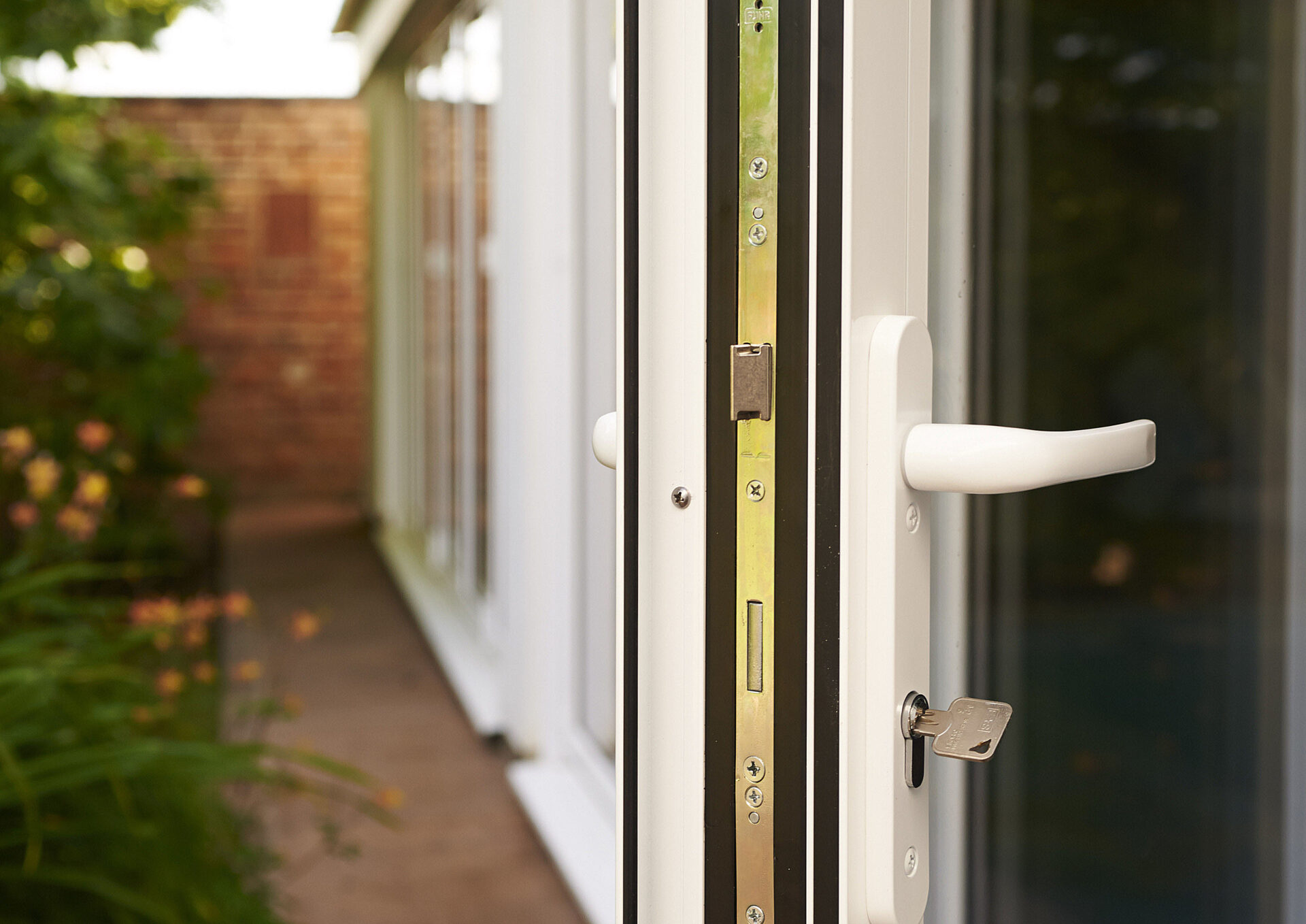 types of door locks : multi point lock system on a bifold door