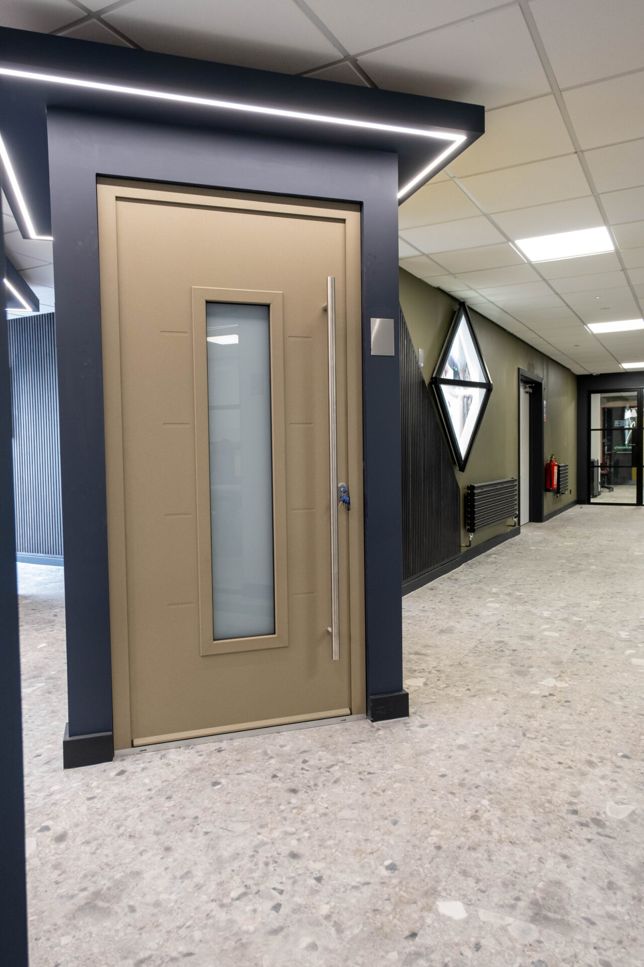 Window showroom: Smart signature carnaby door in Sand colour.