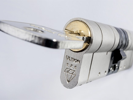 The Ultion Lock is not only approved by British Standards but is also accredited with the highest Grade 6 
3 Star rating