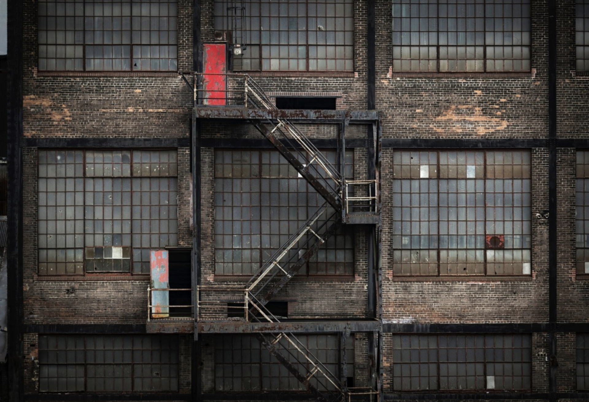 Industrial style windows: original crittall windows installed on a building and rusty. 
